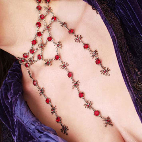 Red collar de arañas y aretes rojos