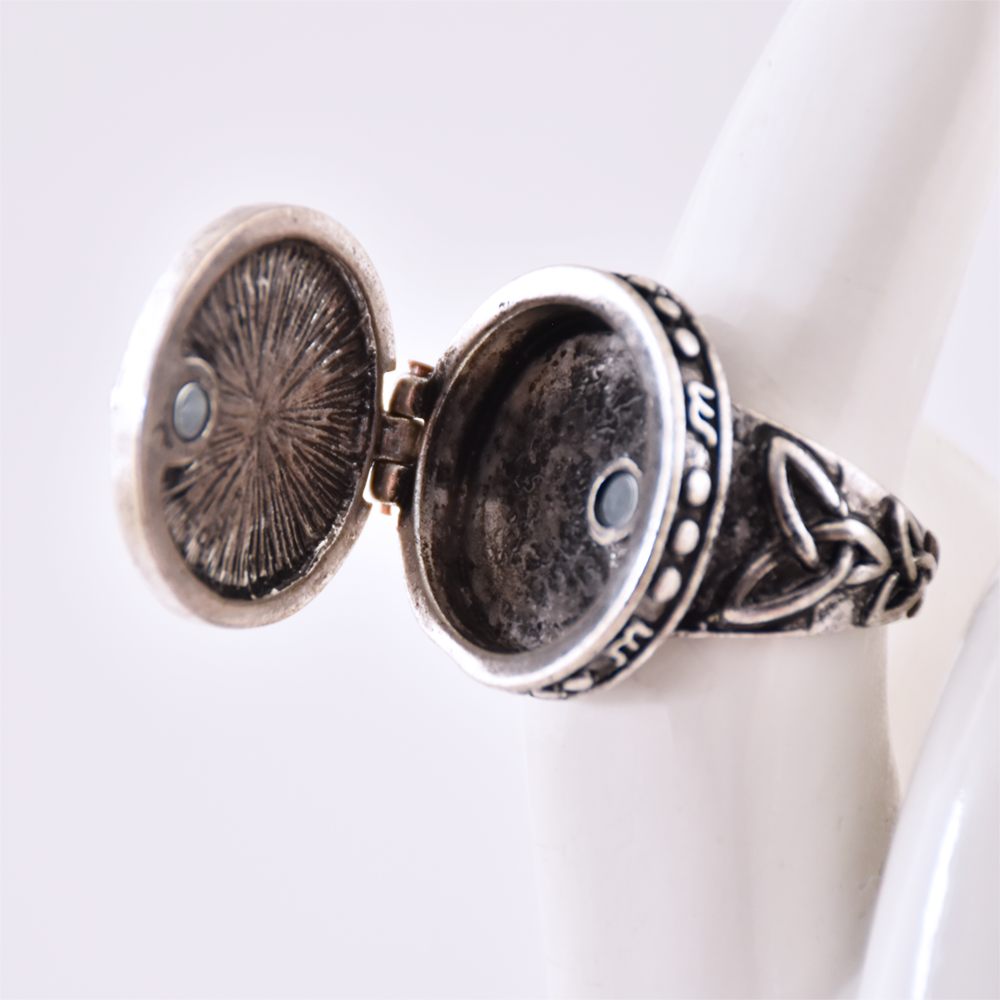 Anillo Guardapelo
