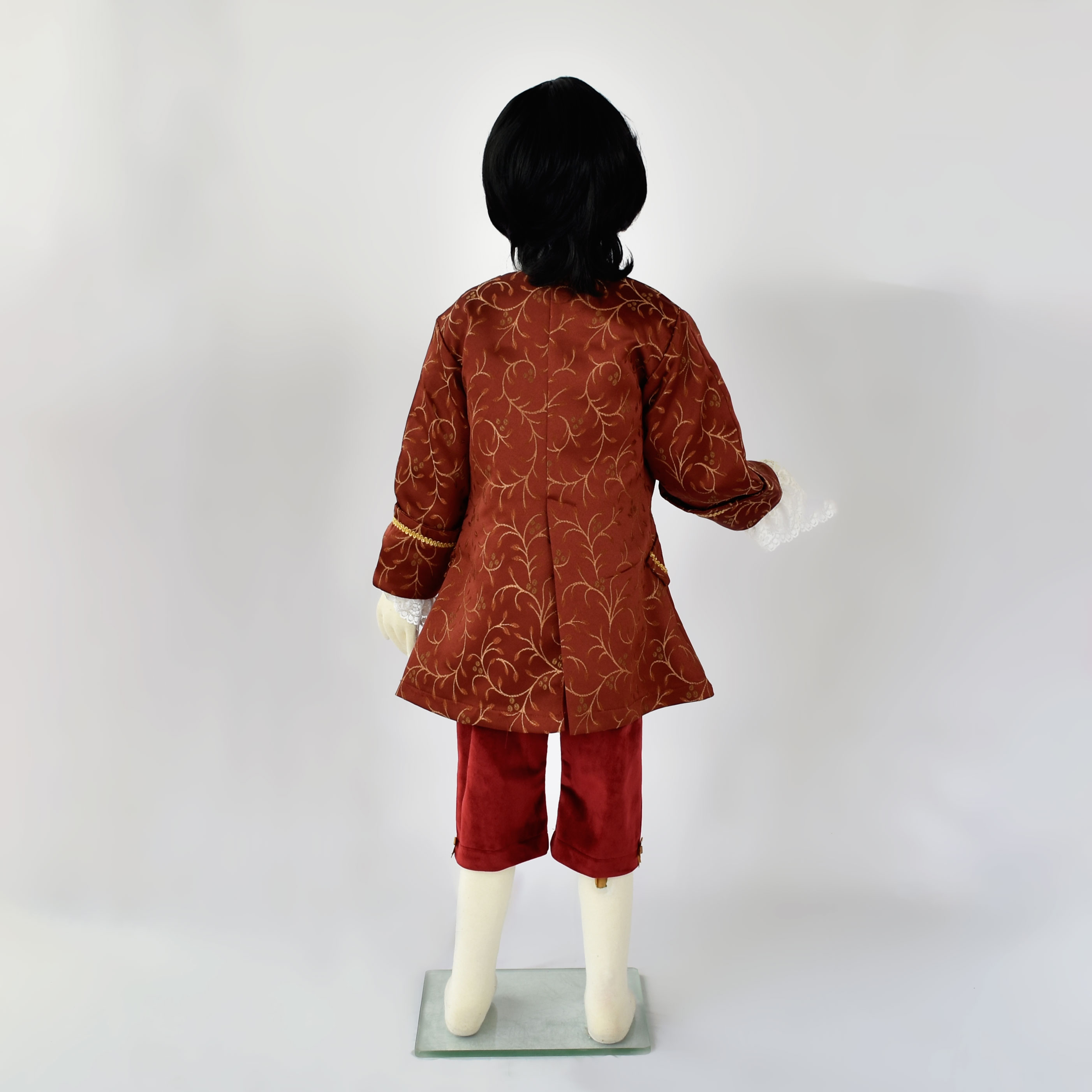 Traje de época con chaleco