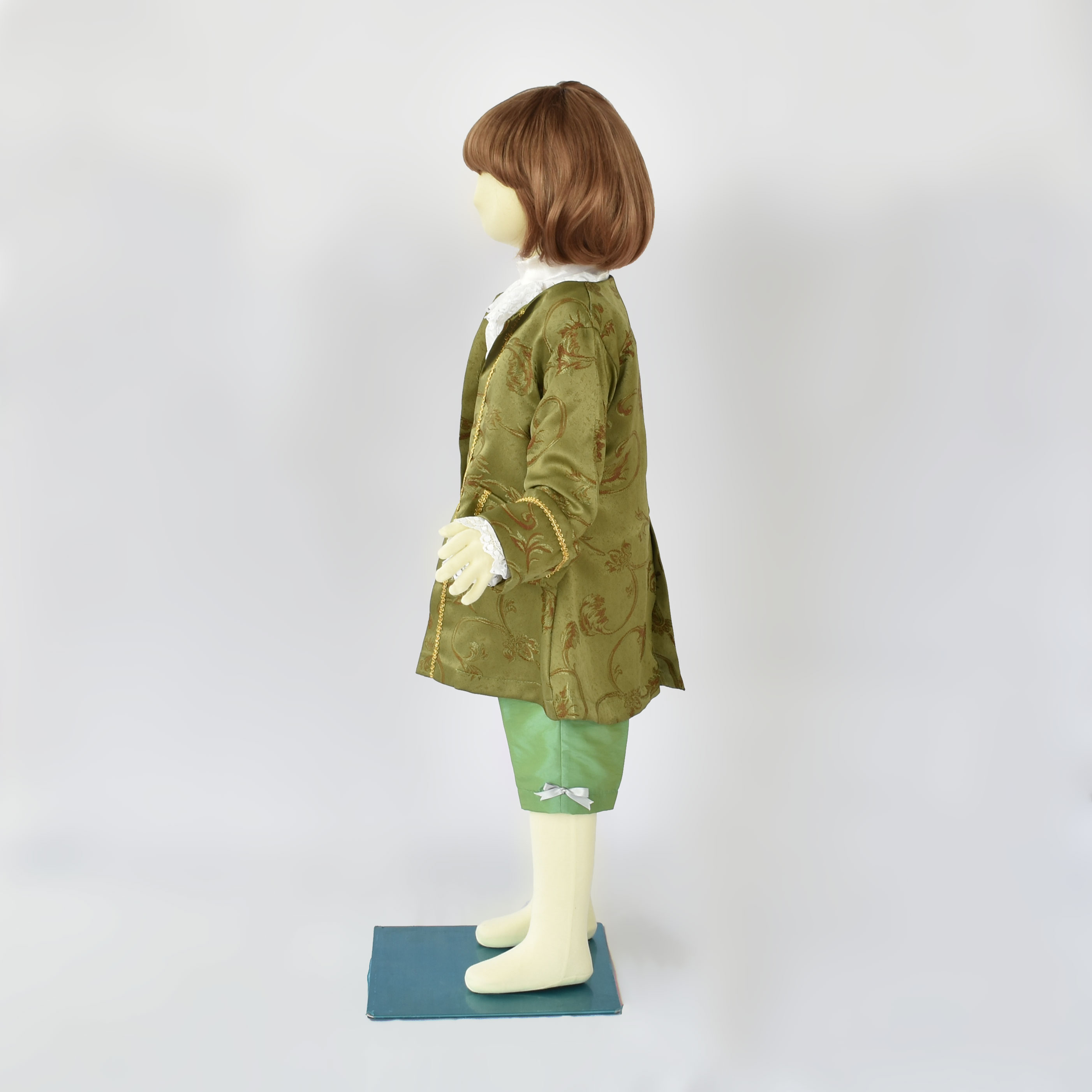 Traje de época con chaleco