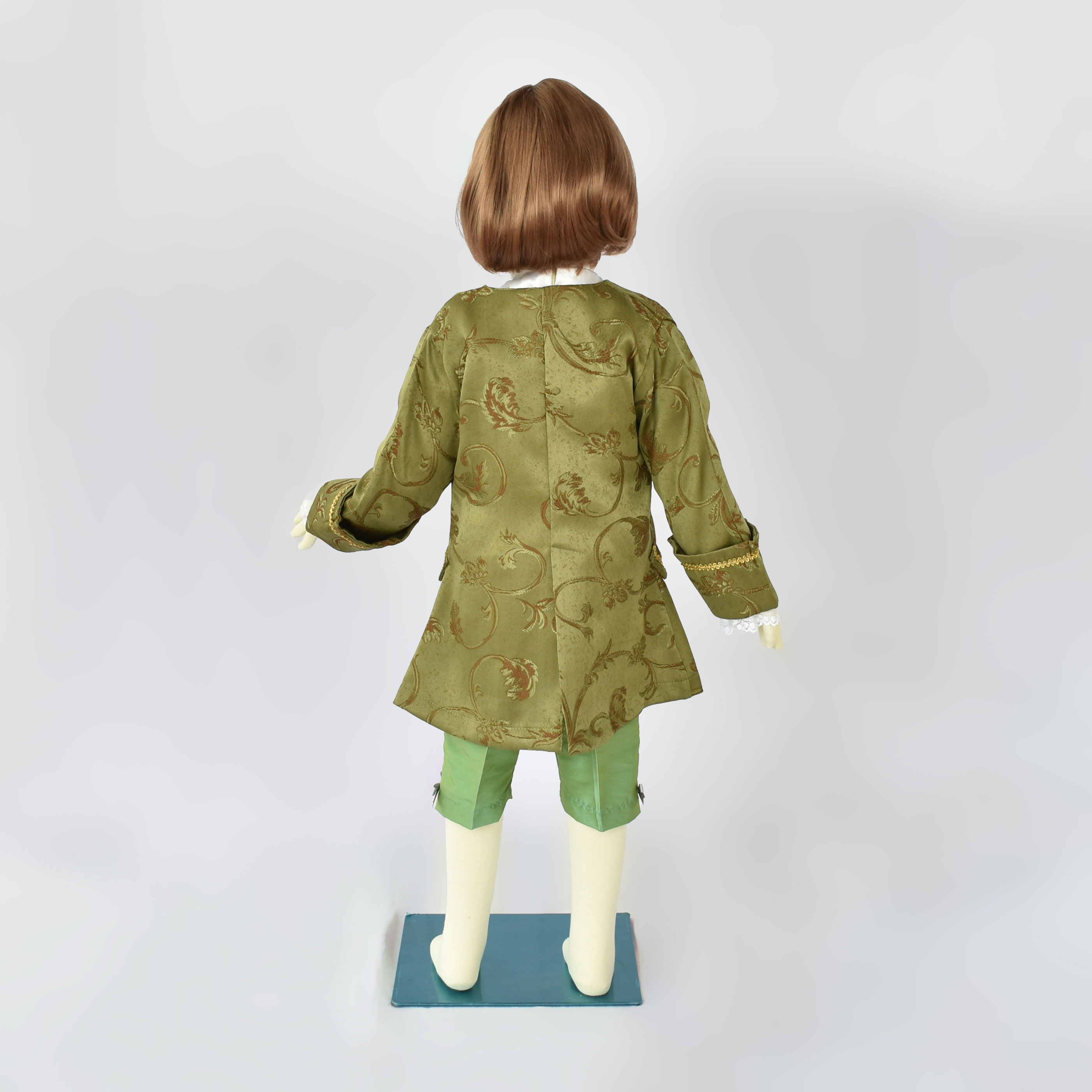Traje de época con chaleco