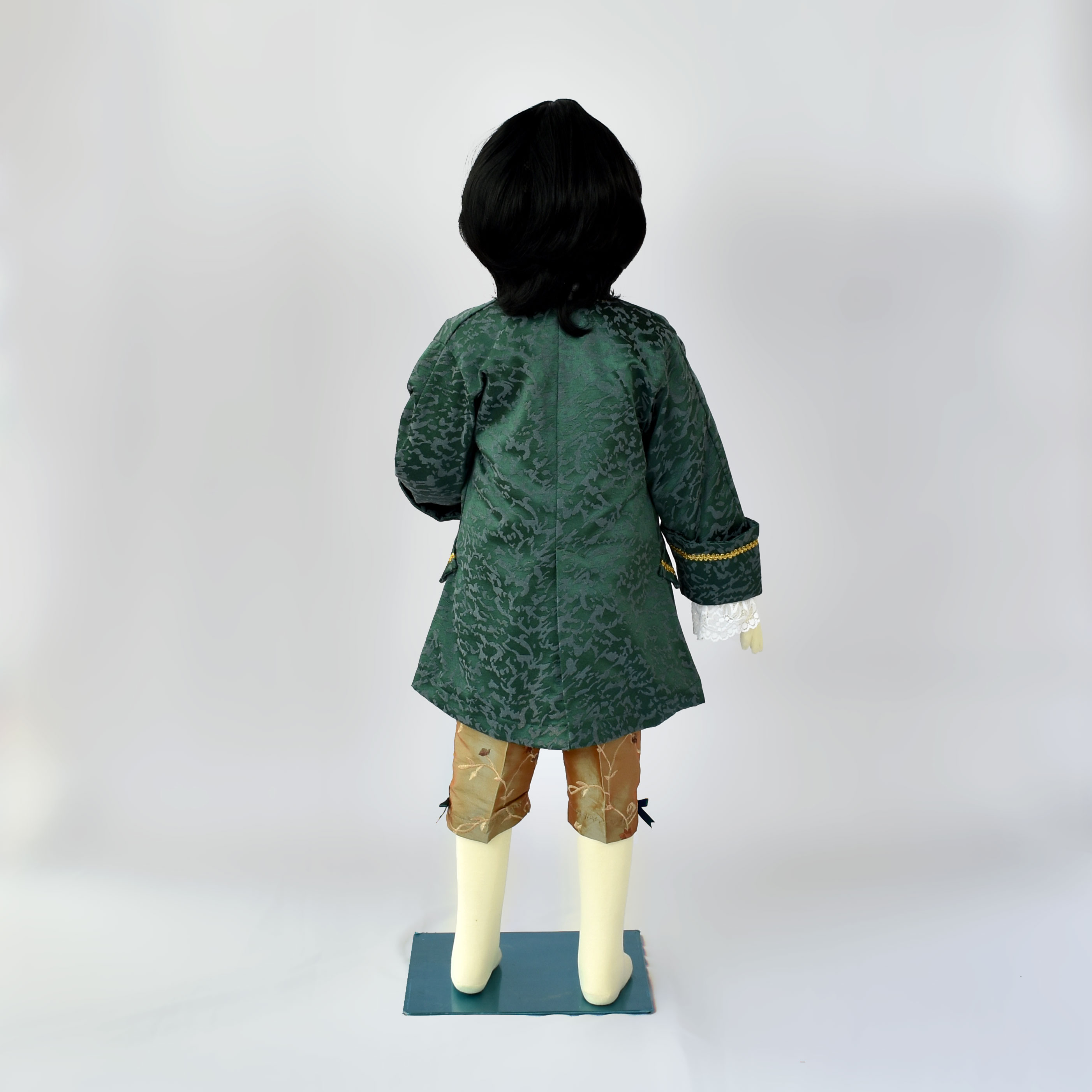 Traje de época con chaleco