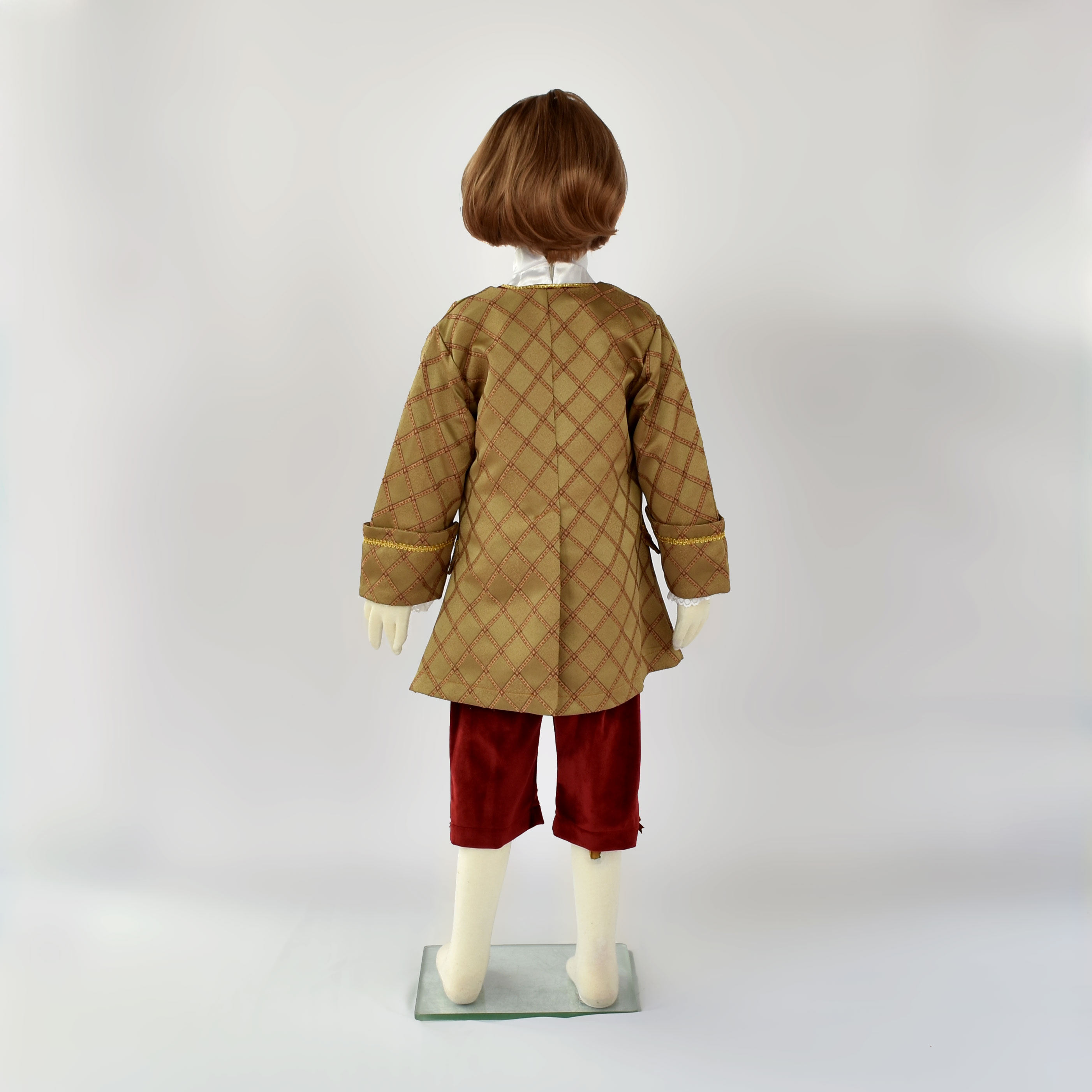 Traje de época con chaleco