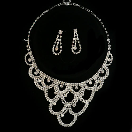 Juego de collar y aretes con pedrería  Mod. E63216