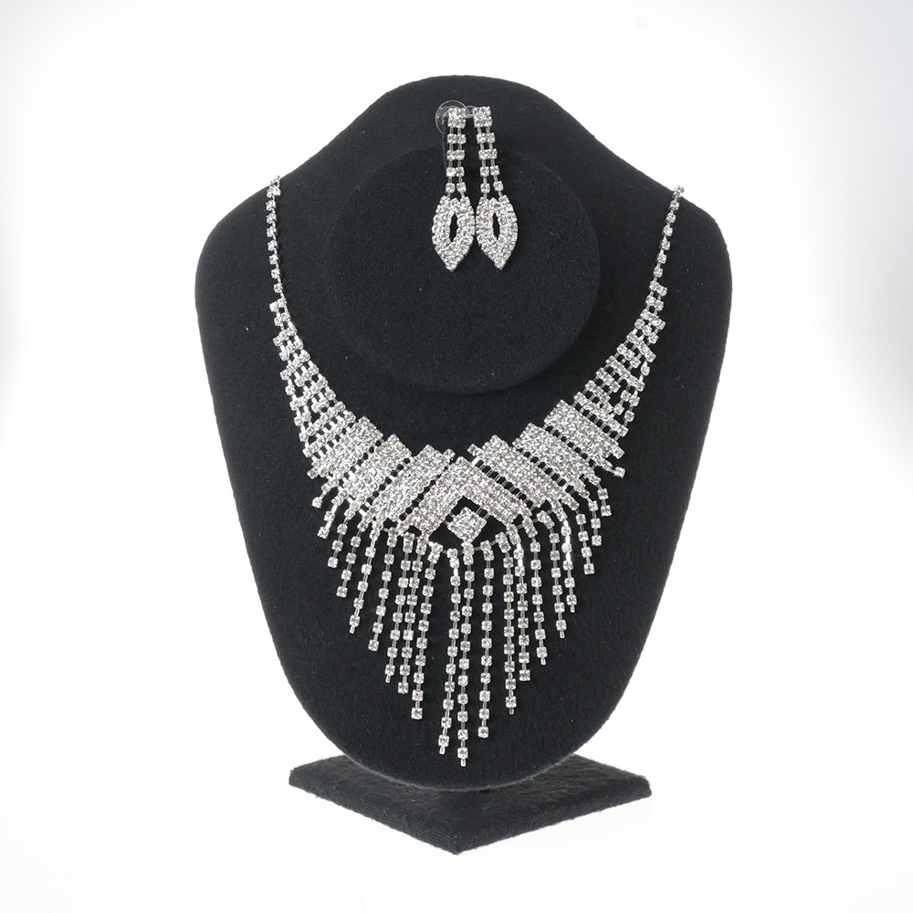 Juego de collar y aretes con pedrería Mod. E63215